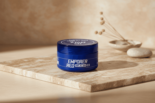 Alalore marka saç şekillendirici jel wax mavi kapaklı kutuda doğal taşlı arka planda